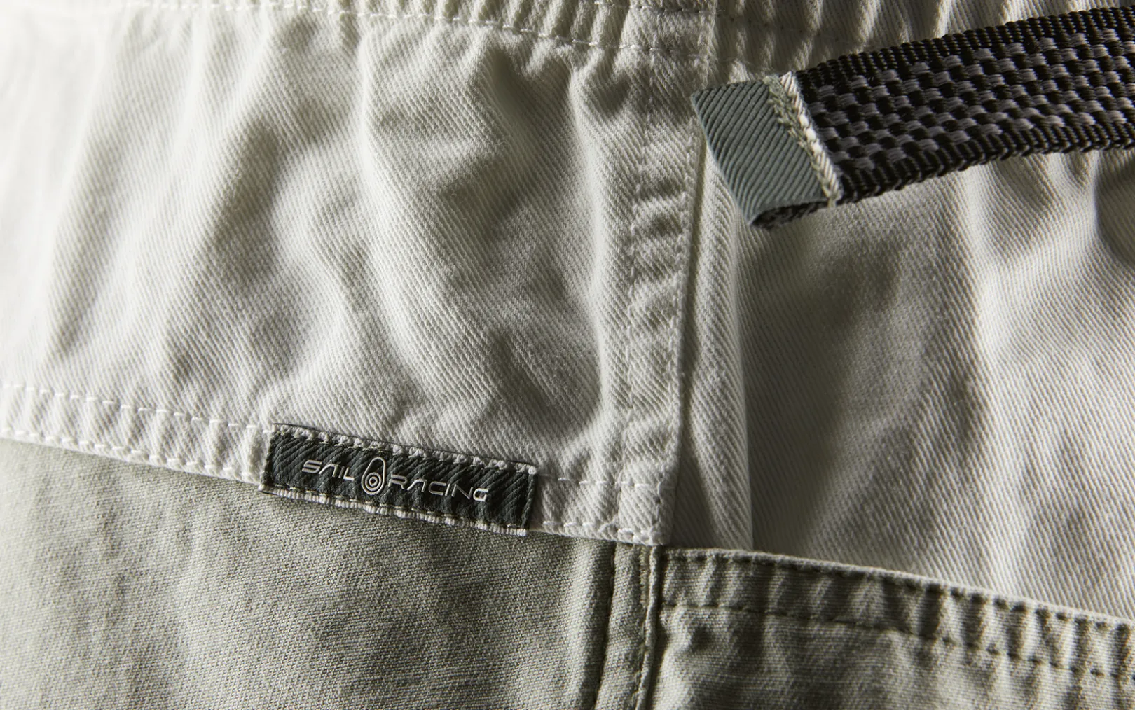 BREEZE BLOCKED SHORTS